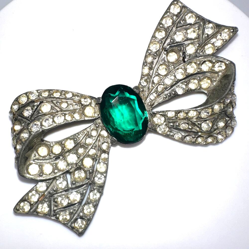 1930s antique Art Deco silver tone pot metal green clear rhinestones bow brooch